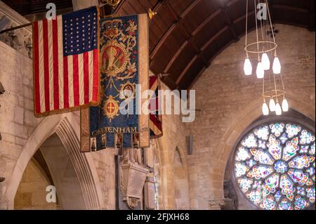 DRAPEAU DE bataille AMÉRICAIN dans l'église du XIe siècle au Royaume-Uni Banque D'Images
