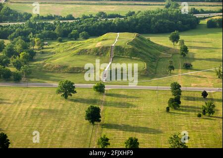 Vue aérienne du site historique national de Cahokia Mounds, Illinois, États-Unis Banque D'Images