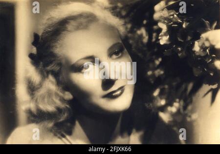 1942 c., ITALIE : l'actrice italienne de cinéma et de théâtre VALENTINA CORTESE ( née le 1er janvier 1925 CA Milano , Italie ) - FILM - CINÉMA ITALIANO - TEATRO - atrice - portrait - ritratto - capelli biondi - bionda - cheveux blondie ---- Archivio GBB Banque D'Images
