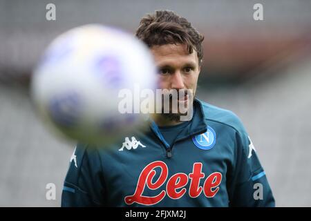 Turin, Italie, le 26 avril 2021. Mario Rui de SSC Napoli pendant l'échauffement avant la série UN match au Stadio Grande Torino, Turin. Le crédit photo devrait se lire: Jonathan Moscrop / Sportimage Banque D'Images