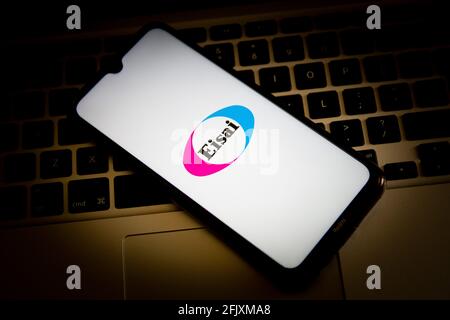 Grèce. 26 avril 2021. Dans cette illustration, un logo Eisai vu affiché sur l'écran d'un smartphone avec un clavier d'ordinateur en arrière-plan. (Photo de Nikolas Joao Kokovlis/SOPA Images/Sipa USA) crédit: SIPA USA/Alay Live News Banque D'Images