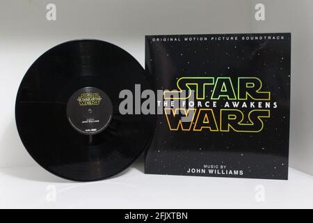 Star Wars The Force réveille la bande sonore sur disque vinyle LP de la bande sonore de film de film de film. Musique de John Williams. Banque D'Images