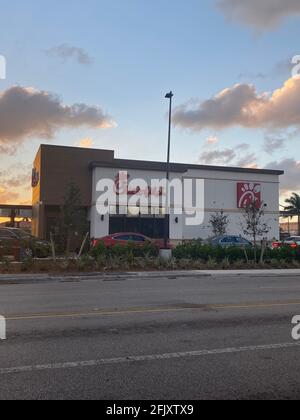 New Chik fil un restaurant de restauration rapide situé à Hialeah, Floride vient d'ouvrir. Banque D'Images