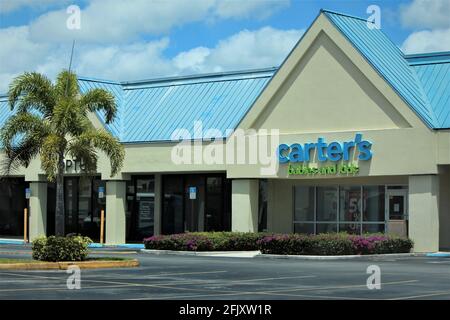 Magasin de vêtements pour enfants, carter's Babues et Kids à Hialeah, FL. Le magasin est fermé en raison de la pandémie de virus corona COVID-19 après le séjour à h Banque D'Images