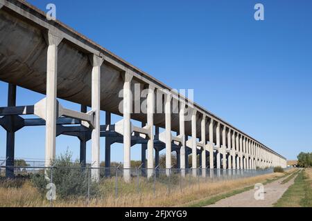 Brooks aqueduc, système d'irrigation construit de 1912 à 1914 par la division d'irrigation du chemin de fer canadien Pacifique pour transporter l'eau vers les fermes de l'Alberta Banque D'Images