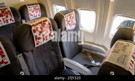 Spicejet offre des sièges confortables avec un bon pas de siège dans leur cabine économique. Banque D'Images