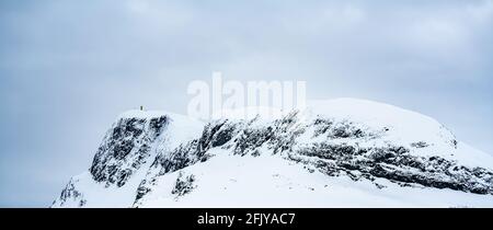 Pic du mont Bitihorn à Beitostoelen en Norvège, recouvert de neige. Banque D'Images