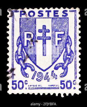 MOSCOU, RUSSIE - 27 SEPTEMBRE 2019 : le timbre-poste imprimé en France montre des chaînes cassées, série Coats of Arms, vers 1945 Banque D'Images