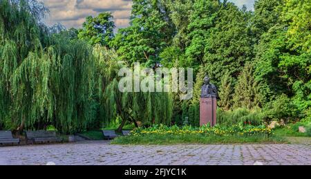 Kiev, Ukraine 07.11.2020. Monument à Ivan Franko près du Théâtre national académique de Kiev, Ukraine, un matin ensoleillé d'été Banque D'Images