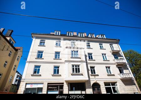 Maison Art Nouveau à Munich, ciel bleu Banque D'Images