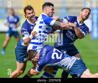 Halifax, Angleterre - le 25 avril 2021 - Ben Kavanagh, de Halifax Panthers, s'est attaqué pendant le championnat de rugby Betfred Halifax vs Toulouse Olympique XIII au Shay Stadium, à Halifax, au Royaume-Uni Banque D'Images