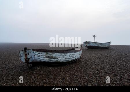 Bateaux de pêche traditionnels à toit ouvert Aldeburgh Suffolk Royaume-Uni Banque D'Images