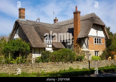 Angleterre, Oxfordshire, Sutton Courtenay, Maison sur High Street Banque D'Images