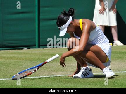 WIMBLEDON 2010. 2ÈME JOUR 22/6/2010 ANNE KEOTHAVONG PENDANT SON MATCH AVEC ANASTASIA RODIONOVA. PHOTO DAVID ASHDOWN Banque D'Images