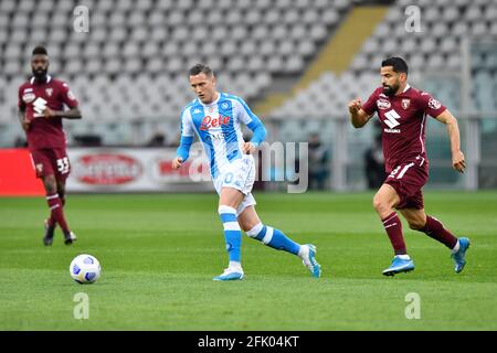 Turin, Italie. 26 avril 2021. Piotr Zielinski (20) de la SSC Napoli vu pendant la Seria UN match entre le FC de Turin et la SSC Napoli au Stadio Grande Torino à Turin, Italie. (Crédit photo : Gonzales photo/Alamy Live News Banque D'Images