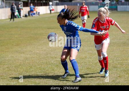 DARTFORD, Royaume-Uni, AVRIL 25 : Mollie Lambert de Durham W.F.C et lois Heuchan de Charlton Athletic Women pendant le championnat FA de femmes entre Banque D'Images