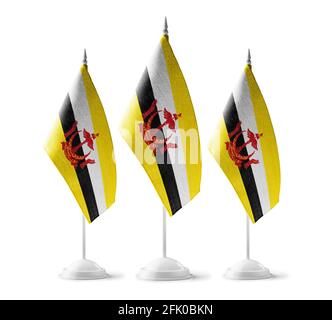 Petits drapeaux nationaux du Brunei sur fond blanc Banque D'Images