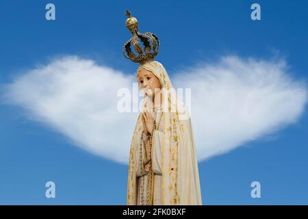 Statue de l'image de Notre Dame de Fatima, Mère de Dieu dans la religion catholique, Notre Dame du Rosaire de Fatima, la Vierge Marie Banque D'Images