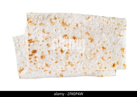 Pain pita fin isolé sur fond blanc. Lavash - délicieux pain plat sain arménien et turc sans levain. Banque D'Images