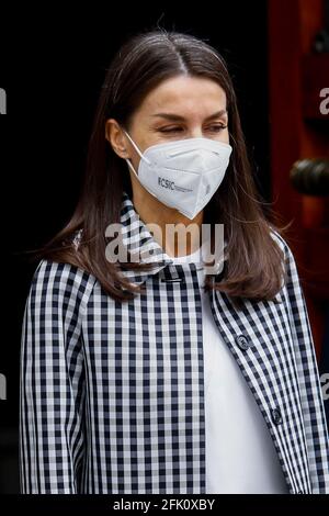 Madrid, Espagne. 27 avril 2021. **NO ESPAGNE** la Reine Letizia d'Espagne assiste à une réunion de travail de la Fundación del Español Urgente «FundeuRAE» à l'Académie royale espagnole le 27 avril 2021 à Madrid, Espagne. Crédit : Jimmy Olsen/Media Punch/Alay Live News Banque D'Images