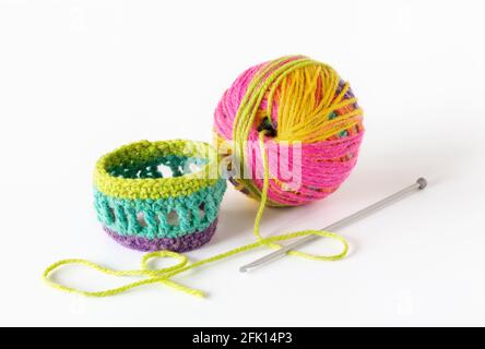 Bracelet en laine et crochet multicolore Banque D'Images