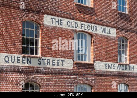 The Old Flour Mill à Emsworth, Hampshire, Royaume-Uni. Bâtiment industriel historique. Banque D'Images