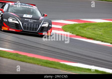 La voiture « Audi R8 LMS » de l'équipe belge Audi Club WRT participe au championnat GT1 de la FIA en Europe sur la route « circuit de course de la vache » dans la région de Moscou, en Russie Banque D'Images