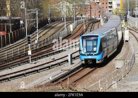 Stockholm, Suède - 27 avril 2021 : métro de Stockholm C20 stock à la gare de Globen. Banque D'Images