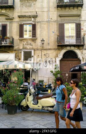 Vue sur la rue, Palerme, Sicile, Italie, Europe du Sud Banque D'Images