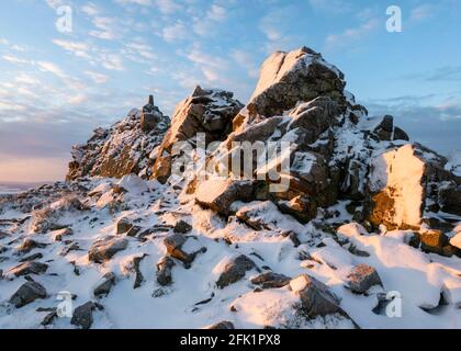 Manstone Rock au lever du soleil sur le Stiperstones, Shropshire. Banque D'Images