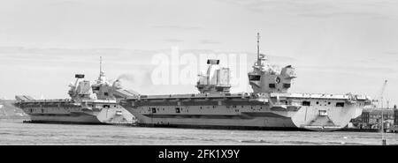 Le HMS Queen Elizabeth RO8 et le HMS Prince de Galles RO9 porte-avions de la Marine royale britannique amarrés à la base navale de Portsmouth, dans le Hampshire. Banque D'Images