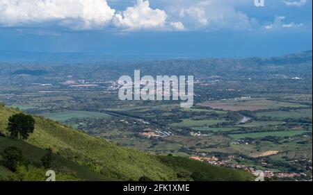 Beaux paysages naturels colombiens, villes, ciel bleu, animaux dans leur habitat naturel. Banque D'Images