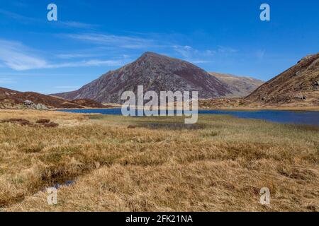 Pen an Ole Wen, à 978m c'est la septième plus haute montagne de Snowdonia et au pays de Galles, la plus méridionale de la chaîne de Carneddau. Banque D'Images