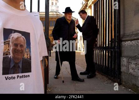 les diplômés votant pour le prochain chancelier de l'université d'oxford. 14/3/03 pilston Banque D'Images