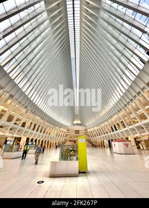 Vue intérieure de l'Oculus au World Trade Center de Manhattan, New York, conçu par Santiago Calatrava Banque D'Images