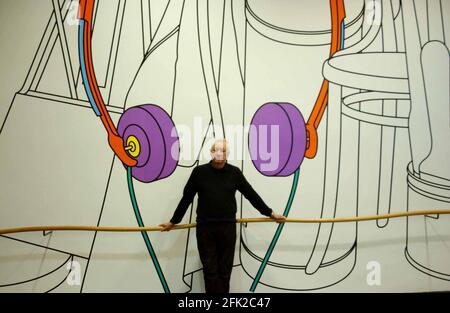 MICHAEL CRAIG MARTIN AVEC SON DESSIN MURAL LABAN DANS LA CONCOARSE DU NOUVEL INSTITUT DE DANSE LABAN EN SE8. 29/1/02 PILSTON Banque D'Images