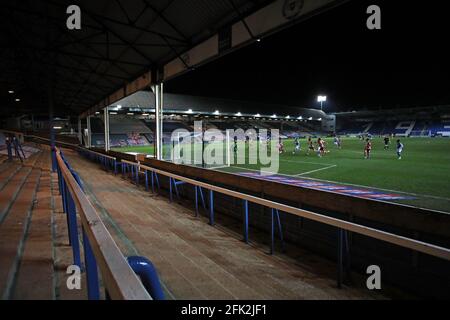 Peterborough, Royaume-Uni. 27 avril 2021. Une vue d'ensemble de l'action, vue depuis les terrasses de la route vide de Londres au Peterborough United et Doncaster Rovers EFL League One match au Weston Homes Stadium, Peterborough, Cambridgeshire. Crédit : Paul Marriott/Alay Live News Banque D'Images