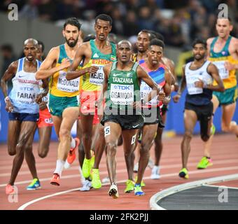 Emanuel Gisamoda (Tanzanie), Yomif Kejelcha (Ethiopie), Mo Farah (Grande-Bretagne). 5000 mètres hommes, qualification. Championnats du monde de l'IAAF Londres 2017 Banque D'Images
