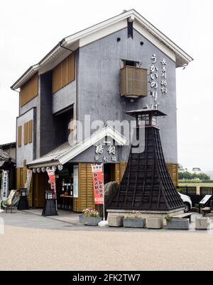 Gifu, Japon - 5 octobre 2015 : bâtiment de style traditionnel dans le quartier de Kawaramachi, servant de guichet pour la pêche Cormorant Nagaragawa Banque D'Images