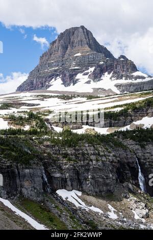 Clements Mountain vu de la route d'aller-au-soleil dans le parc national de Glacier, États-Unis Banque D'Images