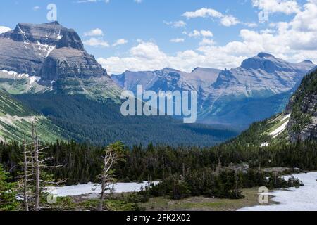 Paysage alpin à Logan Pass dans le parc national de Glacier, États-Unis Banque D'Images