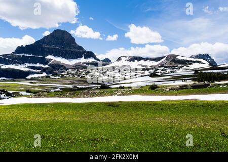 Montagne Reynolds vue depuis le col de Logan dans le parc national de Glacier, États-Unis Banque D'Images