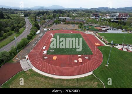 Une vue aérienne du Whyte Track and Field Center sur le campus de l'Oregon State University, le vendredi 23 avril 2021, à Corvalis, Ore. Le complexe est Banque D'Images