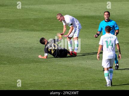 Los Angeles, Texas, États-Unis. 17 avril 2021. Action lors d'un match de football de ligue majeure entre LAFC et Austin FC le 17 avril 2021 à Los Angeles, Californie. Crédit : Scott Coleman/ZUMA Wire/Alay Live News Banque D'Images