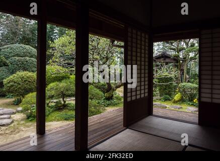 Kitsuki, Japon - 31 octobre 2016 : maison japonaise traditionnelle avec jardin à la résidence d'Isoya samouraï Banque D'Images