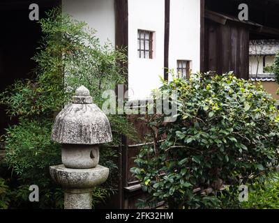 Kitsuki, Japon - 31 octobre 2016 : maison japonaise traditionnelle et jardin à la résidence Ohara dans la ville historique du château de Kitsuki Banque D'Images