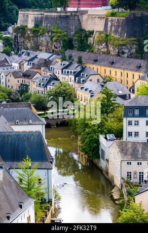 Luxembourg, Grand-Duché de Luxembourg - 06 juillet 2018 : vue sur l'Alzette et le Luxembourg Banque D'Images