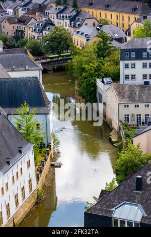 Luxembourg, Grand-Duché de Luxembourg - 06 juillet 2018 : vue sur l'Alzette et le Luxembourg Banque D'Images