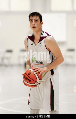 Las Lagunas de Mijas, Espagne. 27 avril 2021. Javier Luque en action pendant le match de championnat de basket-ball U19 en Andalousie entre Ciudad de Huelva basket et CB Unicaja en Polideportivo Las Cañadas.(score final; Ciudad de Huelva 32:127 CB Unicaja) (photo de Francis Gonzalez/SOPA Images/Sipa USA) Credit: SIPA USA/Alay Live News Banque D'Images