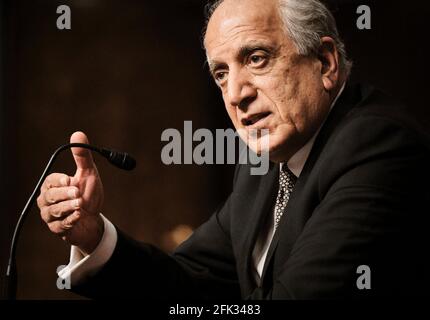 WASHINGTON, DC - 27 AVRIL 2021 : Zalmay Khalilzad, représentant spécial pour la réconciliation en Afghanistan au Département d'État, témoigne d'une audition du Comité sénatorial des relations étrangères sur la politique américaine en Afghanistan à Capitol Hill, Washington, DC, USA, le 27 avril 2021. Photo de T.J. Kirkpatrick/Pool/ABACAPRESS.COM Banque D'Images